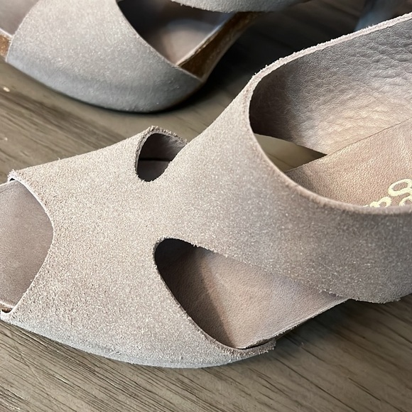 PEDRO GARCIA GRAY SUEDE HEELS 38= 8 US - Picture 7 of 17